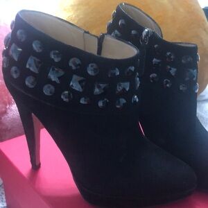Valentino Garavani Embellished Booties 37